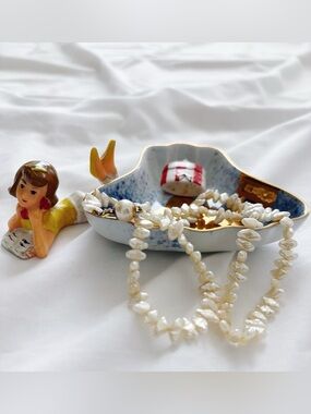 Delightful vintage freshwater pearl necklace from the 1990s.